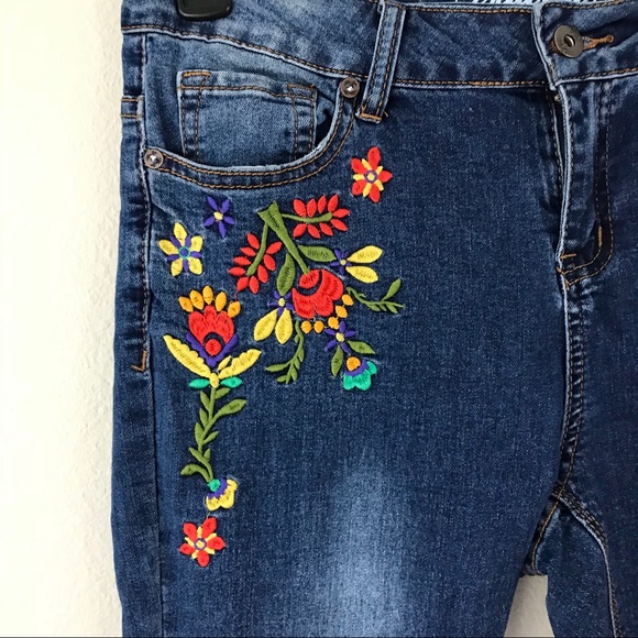 Blue Epic Jeans Nwt Distressed Flowers Capri Blue Jeans Size 8